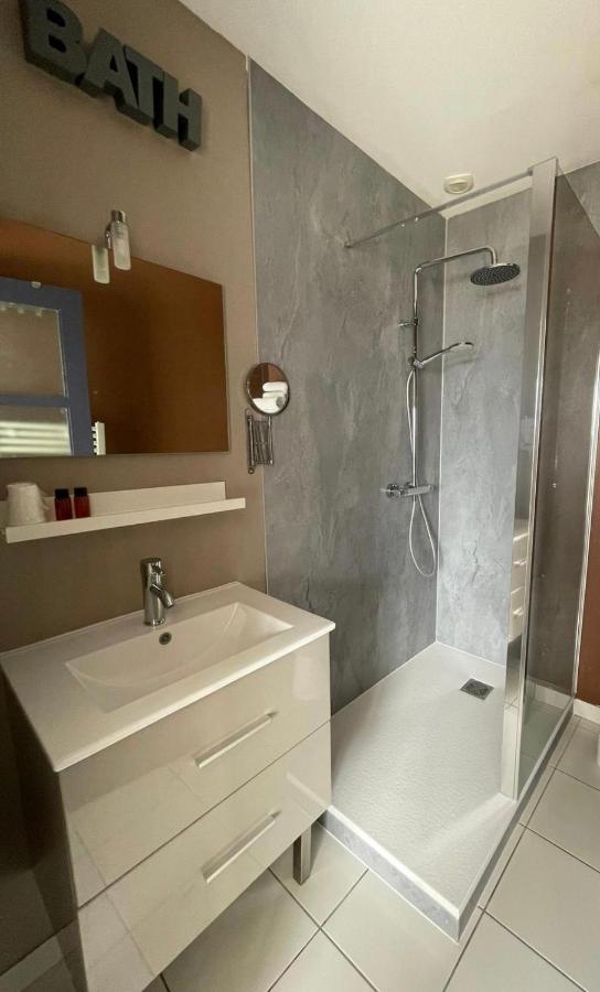 Logis Hotel Du Large Plougonvelin Bagian luar foto