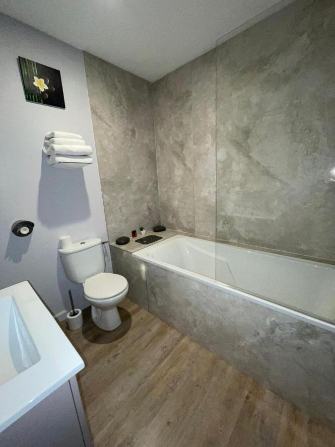 Logis Hotel Du Large Plougonvelin Bagian luar foto