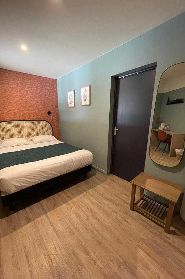 Logis Hotel Du Large Plougonvelin Bagian luar foto