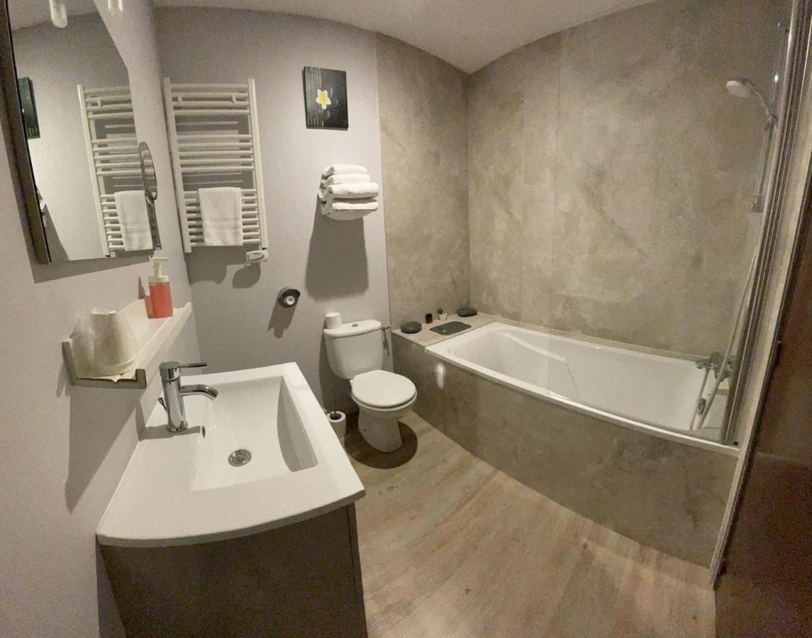 Logis Hotel Du Large Plougonvelin Bagian luar foto